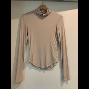 Aritzia Talula Hackney t-shirt - size S
